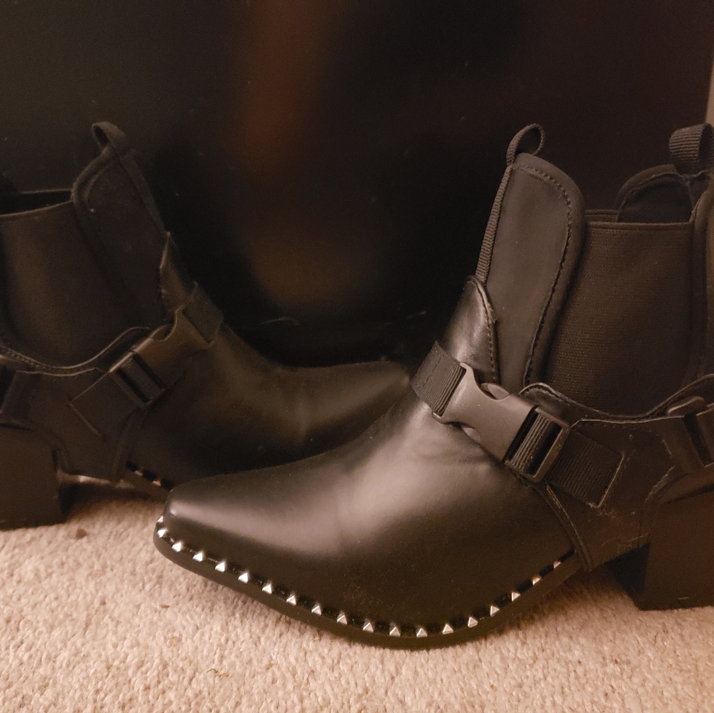 Black buckle boots